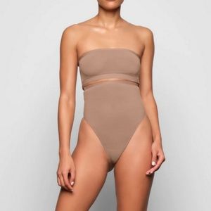 skims Sheer sculpt thong